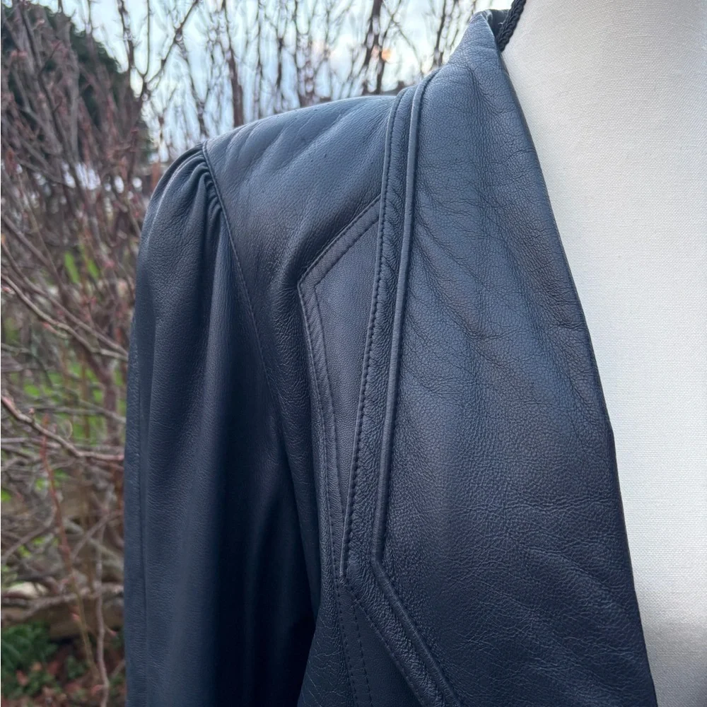 Vintage Mary Laurens genuine leather blazer in a rich deep blue tone. Sz M - Picture 3 of 11